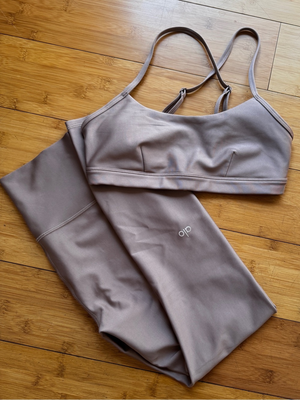 ALO taupe color Airlift set in small